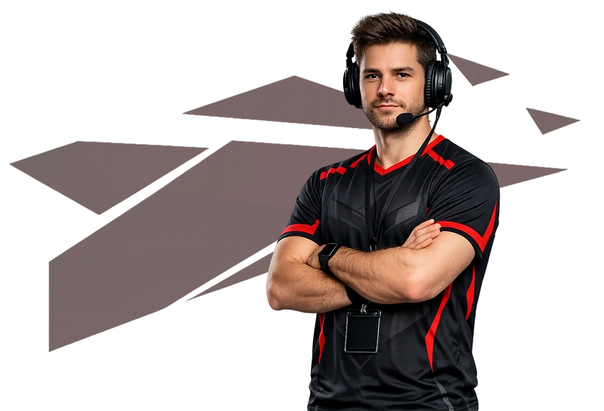 Professionele e-sportspeler met gamingheadset en teamshirt staat zelfverzekerd met de armen over elkaar.